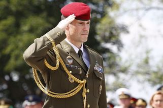 Šéf armády Řehka chtěl rezignovat, Fiala to nepřijal - Novinky